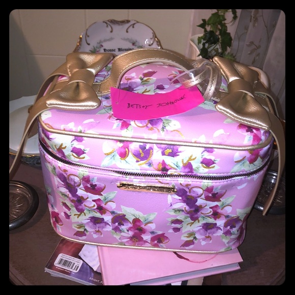 NWT Betsy Johnson DBL Bow Train Case Blush Multi - Picture 2 of 8